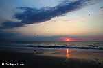 Ref. 9683  Coucher de soleil sur le plage de la Conche, prs du phare des Baleines, Ile de R. Disponible en 30x45 et 50x75.